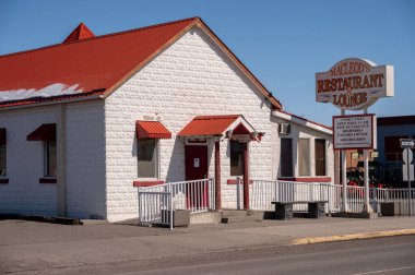 Fort MacLeod, Alberta - 31 Mart 2024: MacLeod 's Restaurant & Lounge Fort MacLeod Alberta.