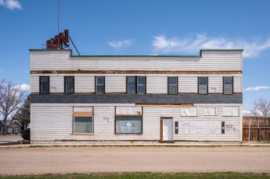 Şampiyon Alberta, 28 Nisan. 2024: Şampiyon köyünde terk edilmiş otel.