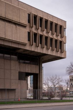 Calgary, Alberta - 4 Mayıs 2024: Calgary şehir merkezindeki eski Calgary Eğitim Kurulu Binası. Gaddar mimari tarzında inşa edin..