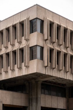 Calgary, Alberta - 4 Mayıs 2024: Calgary şehir merkezindeki eski Calgary Eğitim Kurulu Binası. Gaddar mimari tarzında inşa edin..