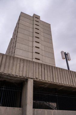 Calgary, Alberta - 4 Mayıs 2024: Calgary şehir merkezindeki Langin Place ve Baker House kompleksi. Vahşice yaratılmış..