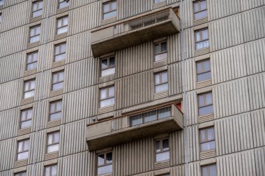 Calgary, Alberta - 4 Mayıs 2024: Calgary şehir merkezindeki Langin Place ve Baker House kompleksi. Vahşice yaratılmış..