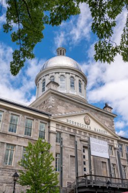 Montreal, Quebec - 23 Mayıs 2024: Montreal 'deki Tarihi Bonsecours Pazarı.