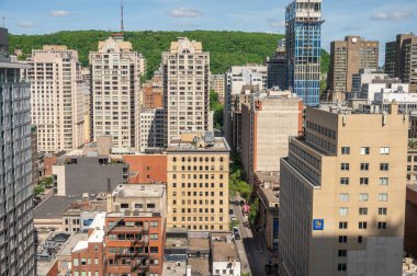 Montreal, Quebec - 23 Mayıs 2024: Montreal şehir manzarası yukarıdan görünüyor.