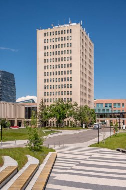 Calgary, Alberta - 20 Haziran 2024: UofC kampüsündeki Eğitim Sınıfı Bloğu 'nun dışı.