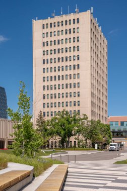 Calgary, Alberta - 20 Haziran 2024: UofC kampüsündeki Eğitim Sınıfı Bloğu 'nun dışı.