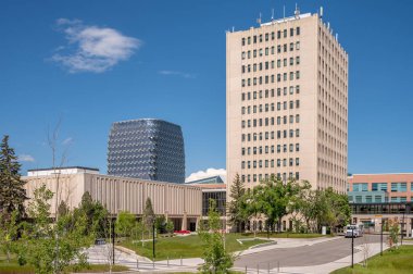 Calgary, Alberta - 20 Haziran 2024: UofC kampüsündeki Eğitim Sınıfı Bloğu 'nun dışı.