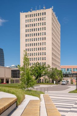 Calgary, Alberta - 20 Haziran 2024: UofC kampüsündeki Eğitim Sınıfı Bloğu 'nun dışı.