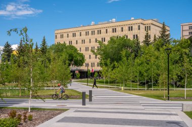 Calgary, Alberta - 20 Haziran 2024: UofC kampüsündeki Calgary Bilim Üniversitesi B binası.