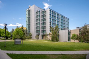 Calgary, Alberta - 20 Haziran 2024: UofC kampüsündeki Calgary Bilgi ve İletişim Teknolojileri Üniversitesi.