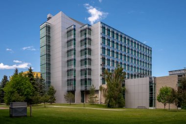 Calgary, Alberta - 20 Haziran 2024: UofC kampüsündeki Calgary Bilgi ve İletişim Teknolojileri Üniversitesi.