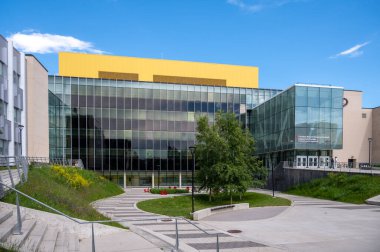 Calgary, Alberta - 20 Haziran 2024: UofC kampüsündeki Calgary Schulich Üniversitesi Mühendislik Fakültesi.