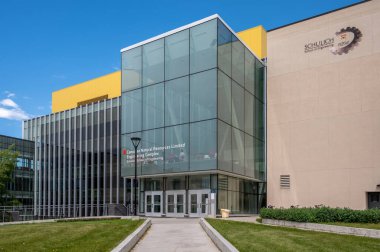 Calgary, Alberta - 20 Haziran 2024: UofC kampüsündeki Calgary Schulich Üniversitesi Mühendislik Fakültesi.