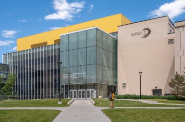 Calgary, Alberta - 20 Haziran 2024: UofC kampüsündeki Calgary Schulich Üniversitesi Mühendislik Fakültesi.