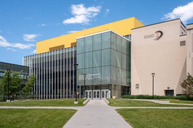 Calgary, Alberta - 20 Haziran 2024: UofC kampüsündeki Calgary Schulich Üniversitesi Mühendislik Fakültesi.