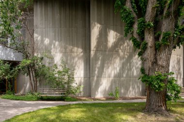 Calgary, Alberta - 20 Haziran 2024: UofC kampüsündeki Calgary Craigie Üniversitesi Hall Binası.