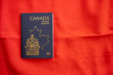 Kanada pasaportunun yeni versiyonu.