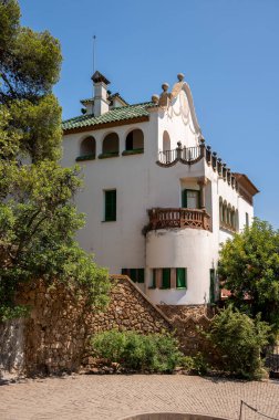 Barselona, İspanya - 2 Ağustos 2024: Barcelona, İspanya 'daki Park Guell' de Casa Trias,