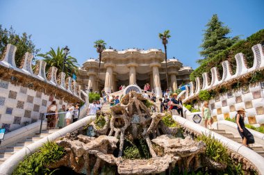 Barselona, İspanya - 2 Ağustos 2024: Barcelona, İspanya 'da Park Guell' de Cazibe,