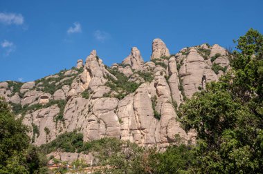 Barcelona yakınlarındaki Montserrat 'ta kaya oluşumları.