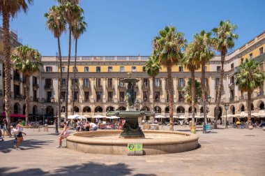 Barcelona, İspanya - 3 Ağustos 2024: Gotik Mahalledeki Placa Reial Binaları