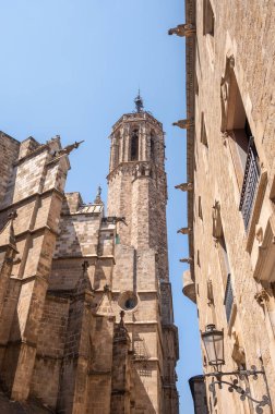 Gotik Bölge 'deki Barcelona' nın Gotik Katedrali 'nin arkasına doğru..