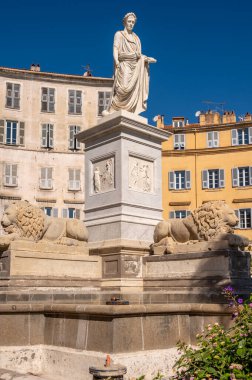 Ajaccio, Fransa - 8 Ağustos 2024: Ajaccio, Korsika Napolyon Heykeli.