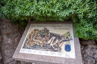 Eze, Fransa - 7 Ağustos 2024: Eze, Fransa 'nın ortaçağ köyünün haritası.