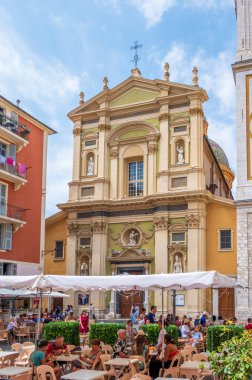 Güzel, Fransa - 7 Ağustos 2024: Güzel Eski Güzel Kasabadaki Güzel Katedral Manzarası.