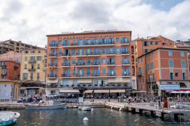 Nice, Fransa - 7 Ağustos 2024: Fransa 'nın Villefranche Sur Mer kentindeki liman.