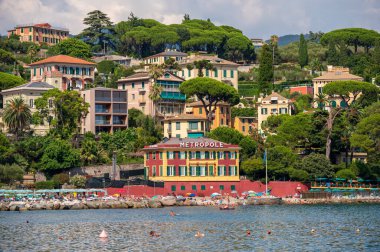 Santa Margherita Ligure, İtalya - 10 Ağustos 2024: Santa Margherita Limanı 'na doğru bakın.