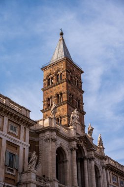 Saint Mary Major Papalık Bazilikasının dış ve çan kulesi.