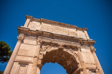 Titus 'un Zafer Kemeri Sacra üzerinden Roma' da.
