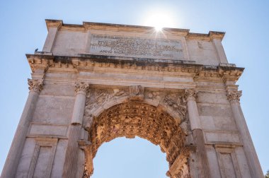 Titus 'un Zafer Kemeri Sacra üzerinden Roma' da.