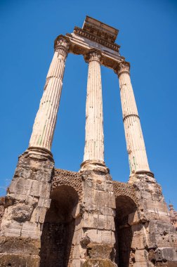 Roma Forumları içindeki binaların kalıntıları.