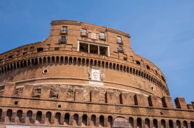 Hadrian anıtı, Sant 'Angelo Kalesi olarak da bilinir.