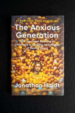 Calgary, Alberta - 31 Ocak 2025: Jonathan Haidt 'in Endişeli Nesil Kapağı.