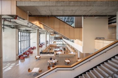 Calgary, Alberta - 7 Nisan 2025: Haskayne İşletme Fakültesi, Calgary Üniversitesi Mathison Salonu.