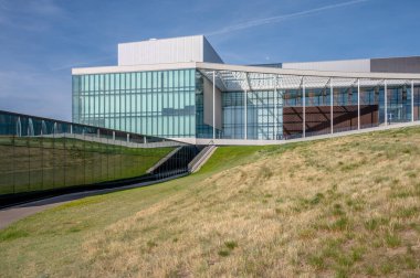 Lethbridge, Alberta - 10 Mayıs 2025: Science Commons binasının dışı.