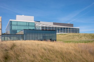 Lethbridge, Alberta - 10 Mayıs 2025: Science Commons binasının dışı.