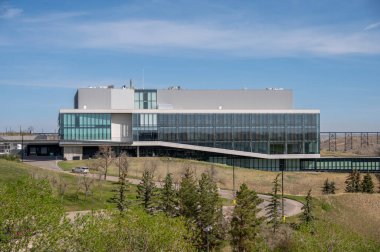 Lethbridge, Alberta - 10 Mayıs 2025: Science Commons binasının dışı.