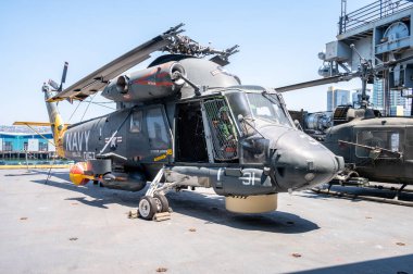 San Diego, California - 6 Ağustos 2025 San Diego, Kaliforniya 'daki USS Midway Müzesi' nin Seasprite helikopteri.