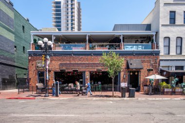 San Diego, California - 9 Ağustos 2025: San Diego 'nun göbeğindeki Hip restoranlar.