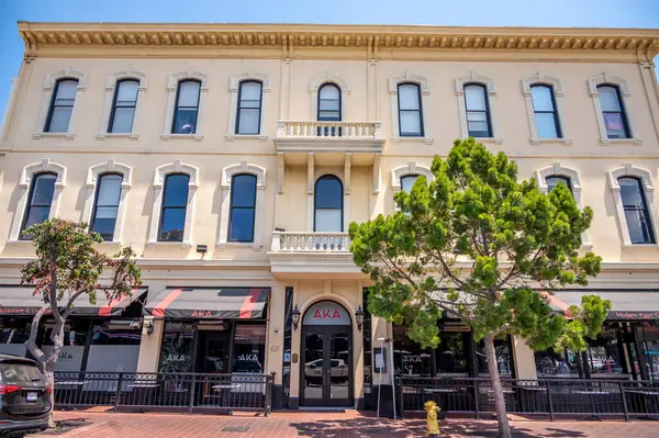 San Diego, California - 9 Ağustos 2025: San Diego 'nun göbeğindeki Hip restoranlar.