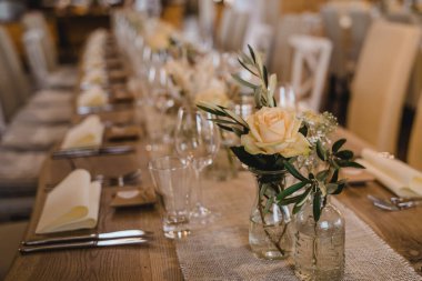 Düğün masası süsleme töreni çiçekleri. Yüksek kalite fotoğraf