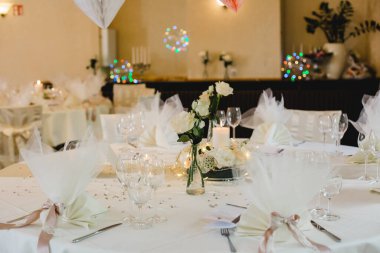 Düğün masası süsleme töreni çiçekleri. Yüksek kalite fotoğraf