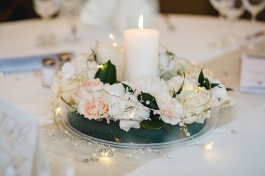 Düğün masası süsleme töreni çiçekleri. Yüksek kalite fotoğraf