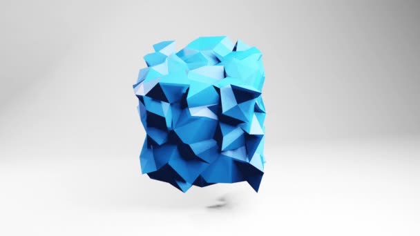 Видео Скомканный Куб Вращается Белой Студии Света Динамический Абстрактный Геометрический — стоковое видео