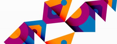 Beyaz arka planda üst üste yığılmış çeşitli gölgelerdeki renkli üçgenlerin yaratıcı bir düzeni simetri ve morumsu bir dokunuşla güzel bir desen oluşturur.