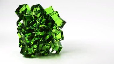 Boş beyaz stüdyoda tekno cam küpler. Kopya alanı ile soyut teknoloji canlandırma arkaplanı